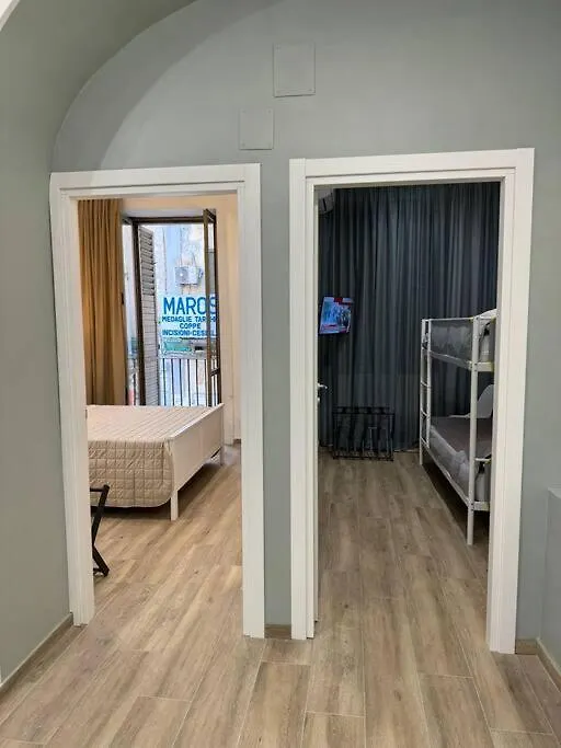 Federico II Apartment Nápoles